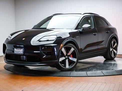 Certified 2025 Porsche Macan 4S Electric AWD/4WD image 1