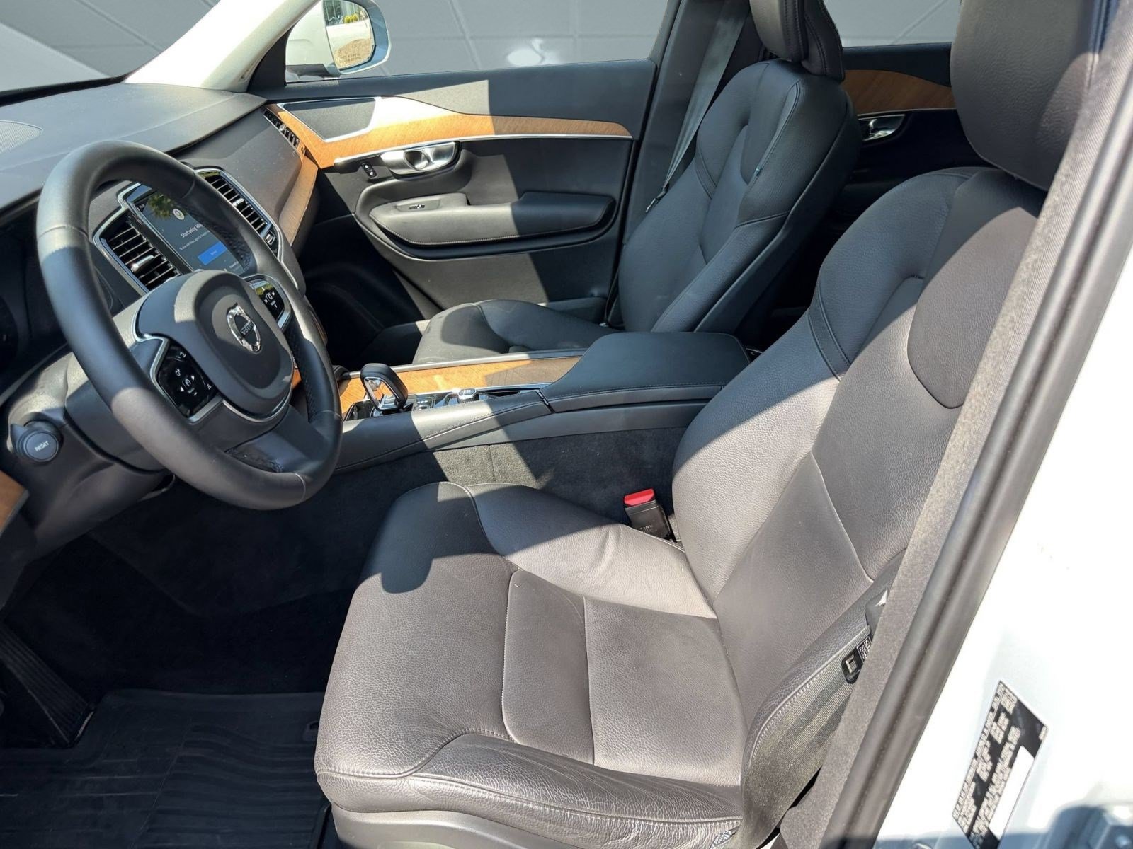 Certified 2024 Volvo XC90 B6 Plus w/ Protection Package Premier AWD/4WD image 5