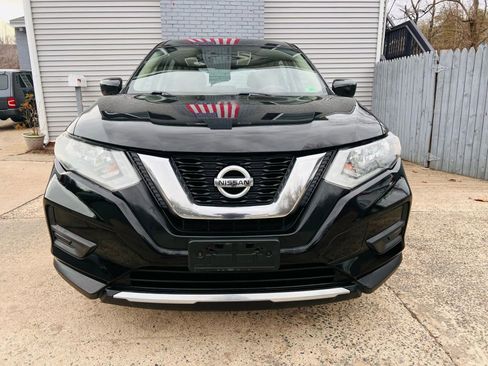 Used 2017 Nissan Rogue S image 2