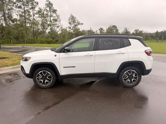Used 2025 Jeep Compass Trailhawk AWD/4WD image 2