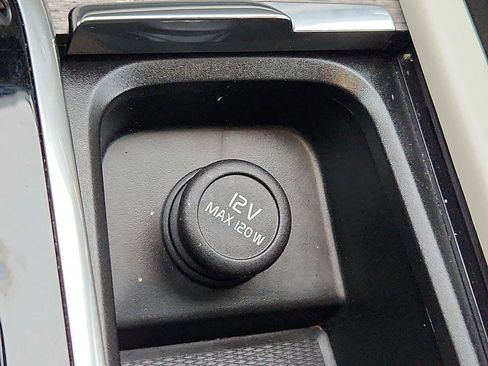 Certified 2024 Volvo XC90 T8 Plus w/ Protection Package Premier image 25