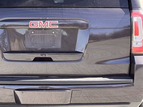 Used 2017 GMC Yukon SLT w/ Premium Edition image 6