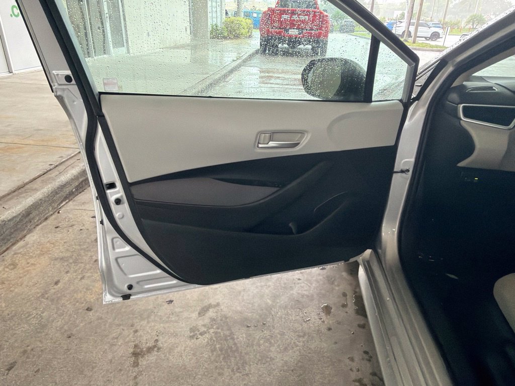 Used 2021 Toyota Corolla LE w/ Carpet Mat Package (TMS) FWD image 30