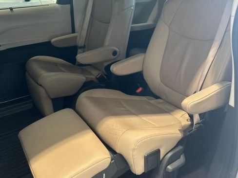 Certified 2024 Toyota Sienna Limited AWD/4WD image 18