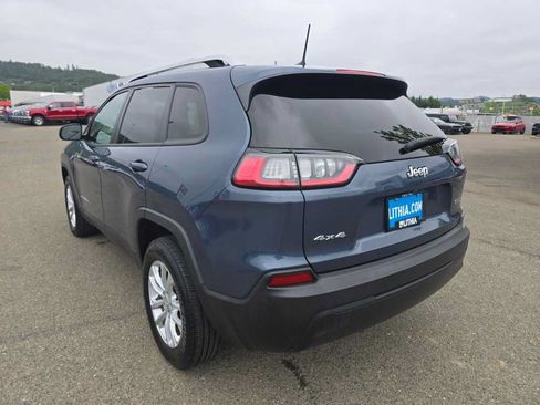Used 2021 Jeep Cherokee Latitude AWD/4WD image 3