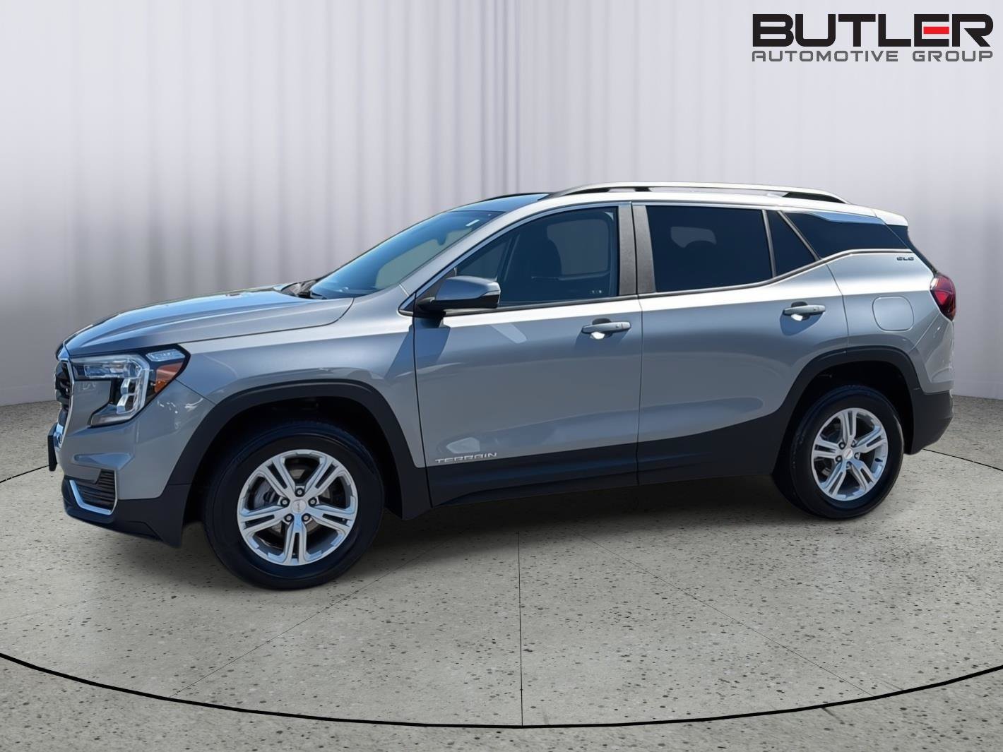 Used 2024 GMC Terrain SLE w/ Driver Convenience Package AWD/4WD image 3