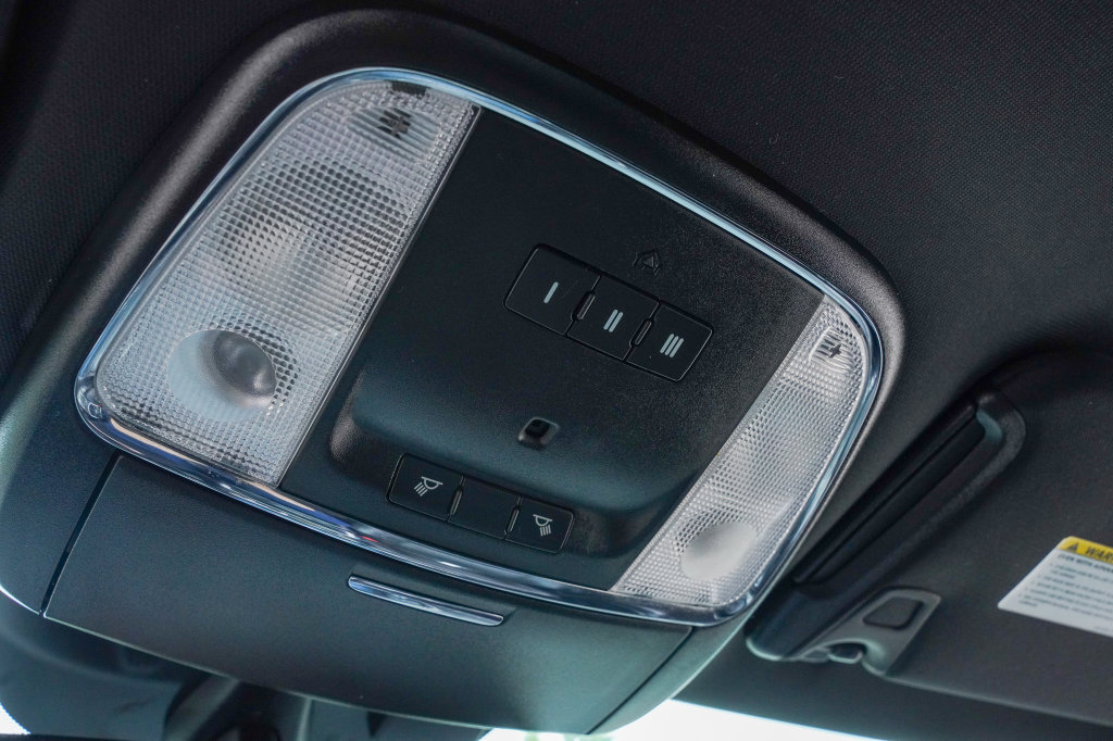 Used 2014 Chrysler 300 C AWD/4WD image 21