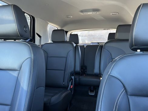 Used 2021 Chevrolet Traverse LT w/ LT Premium Package image 18