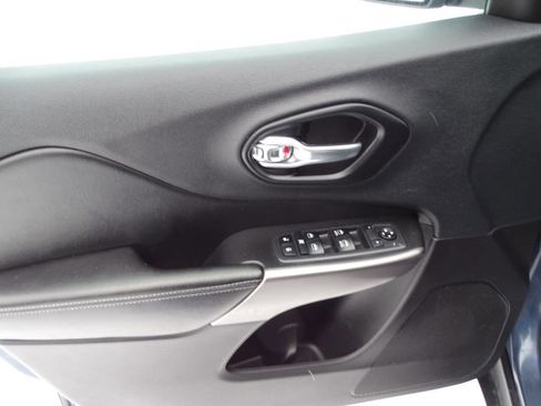 Used 2019 Jeep Cherokee Latitude Lux w/ Comfort & Convenience Group image 15