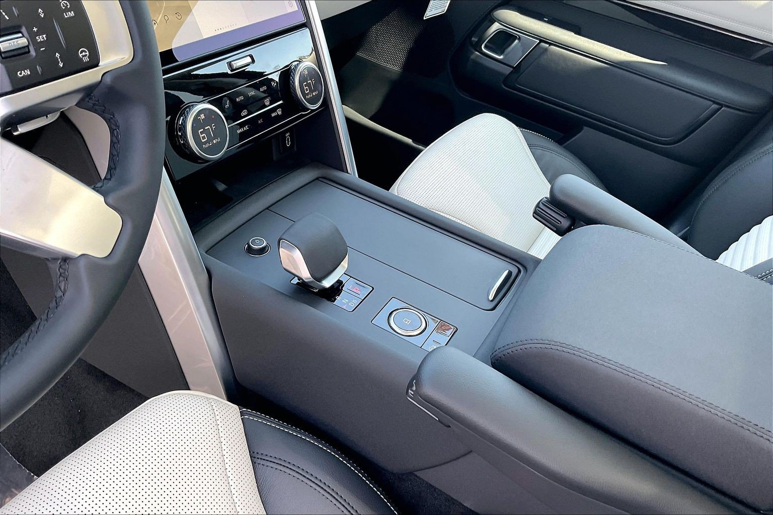 New 2026 Land Rover Discovery S AWD/4WD image 13