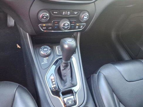 Used 2022 Jeep Cherokee Limited image 28