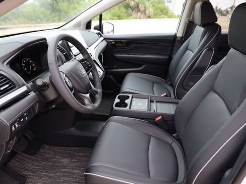 New 2026 Honda Odyssey Touring image 13