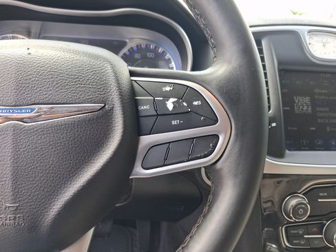 Used 2019 Chrysler 300 Limited RWD image 16