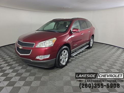 Used 2009 Chevrolet Traverse LT FWD image 1