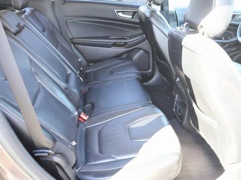 Used 2019 Ford Edge Titanium image 11
