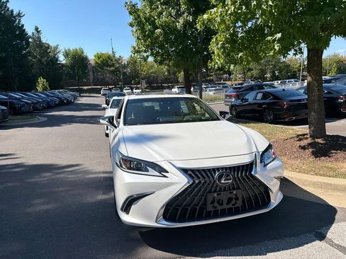 Used 2025 Lexus ES 350 w/ Premium Package FWD image 4