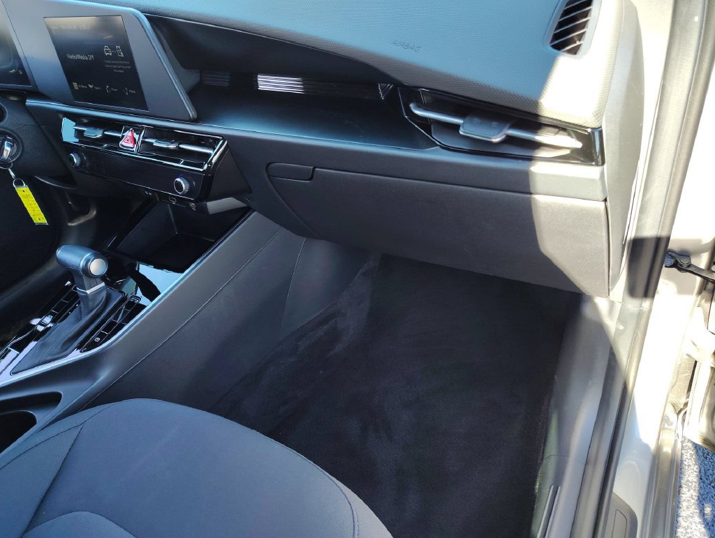 Used 2024 Kia Niro LX FWD image 31