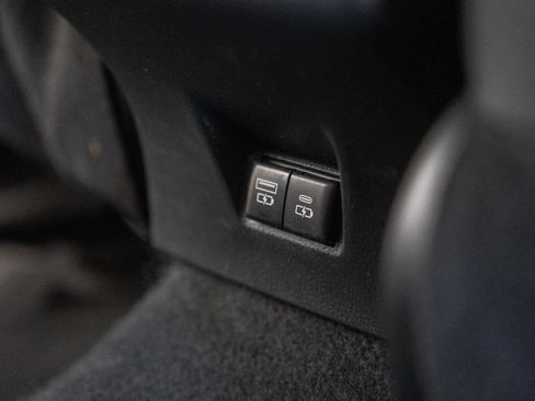 Used 2025 Toyota Camry SE FWD image 31
