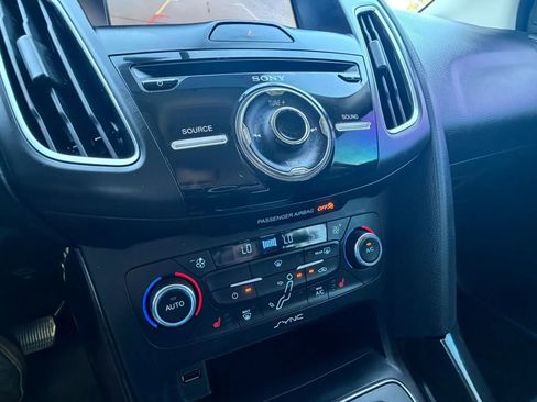 Used 2015 Ford Focus Titanium FWD image 24