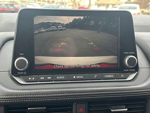 Used 2024 Nissan Rogue SV image 29