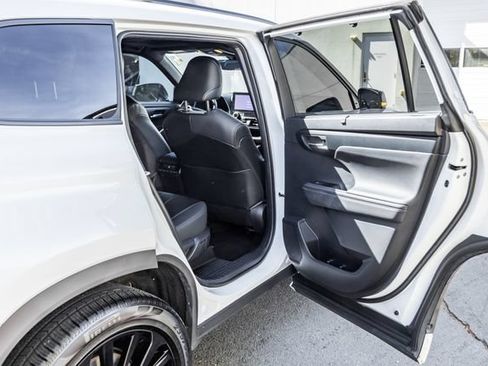 Used 2023 Toyota Highlander XSE AWD/4WD image 19