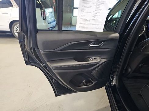 Used 2023 Jeep Grand Cherokee Altitude image 18