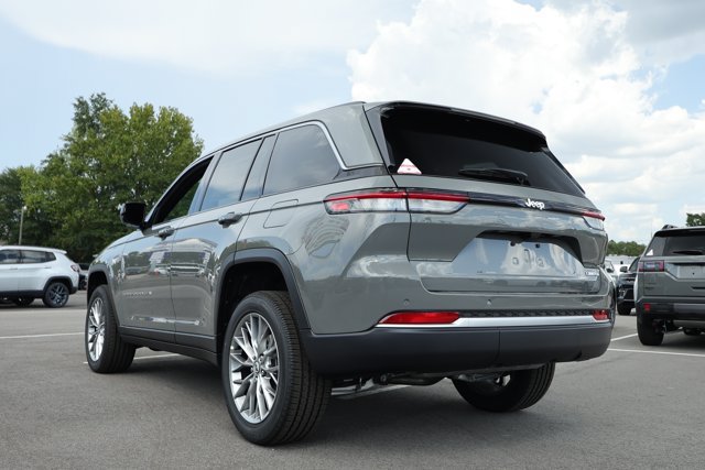 New 2027 Jeep Grand Cherokee Limited RWD image 8