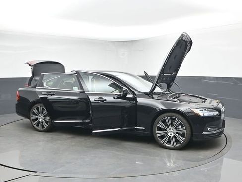 Used 2023 Volvo S90 B6 Plus image 53
