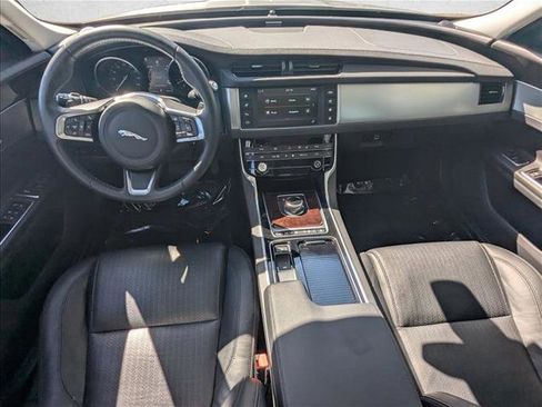 Used 2018 Jaguar XF Prestige image 19