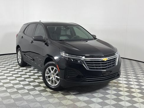 Used 2022 Chevrolet Equinox LS AWD/4WD image 2