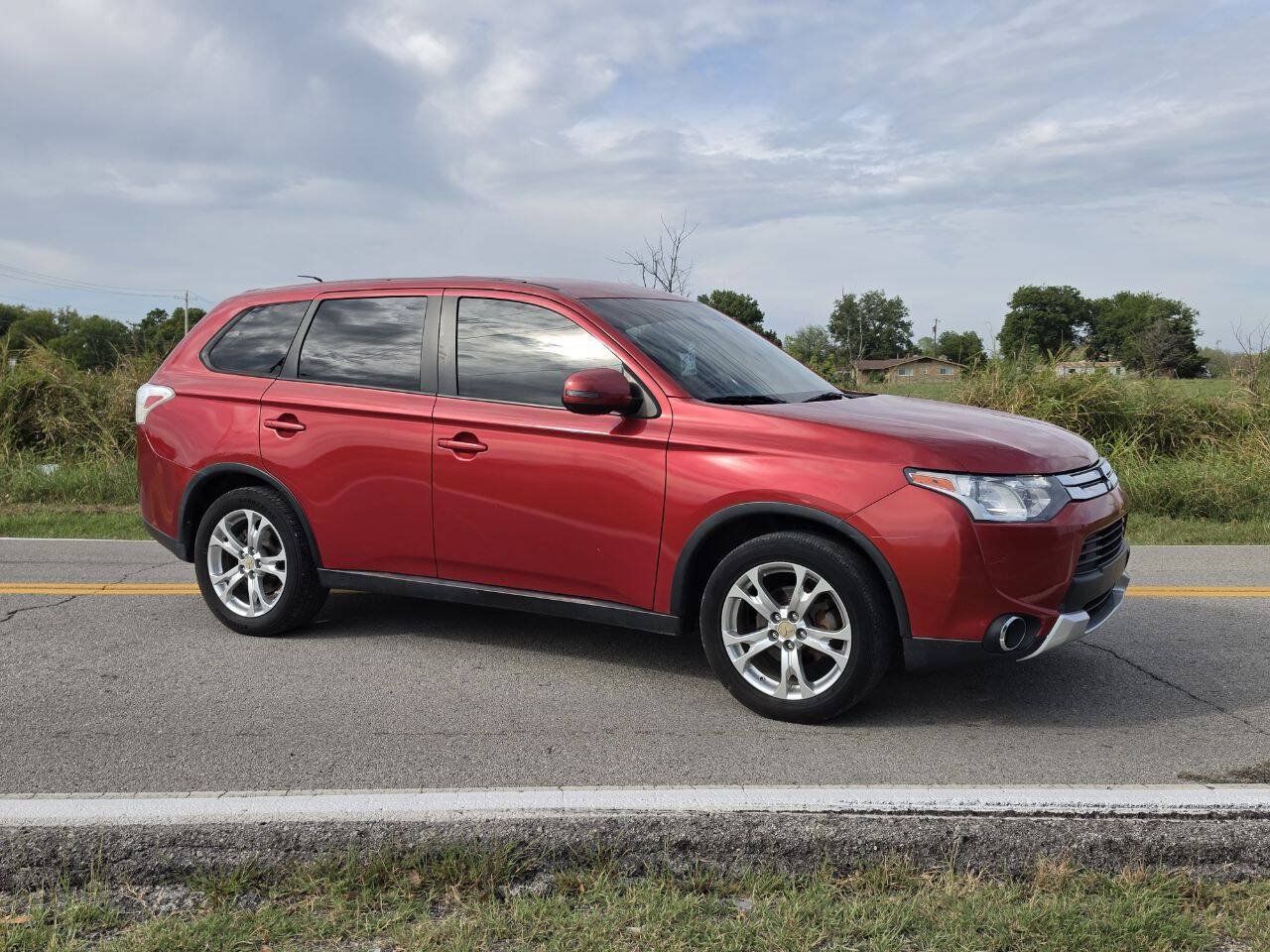 Used 2015 Mitsubishi Outlander SE FWD image 1