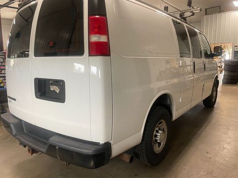 Used 2018 Chevrolet Express 3500 w/ Driver Convenience Package RWD image 6