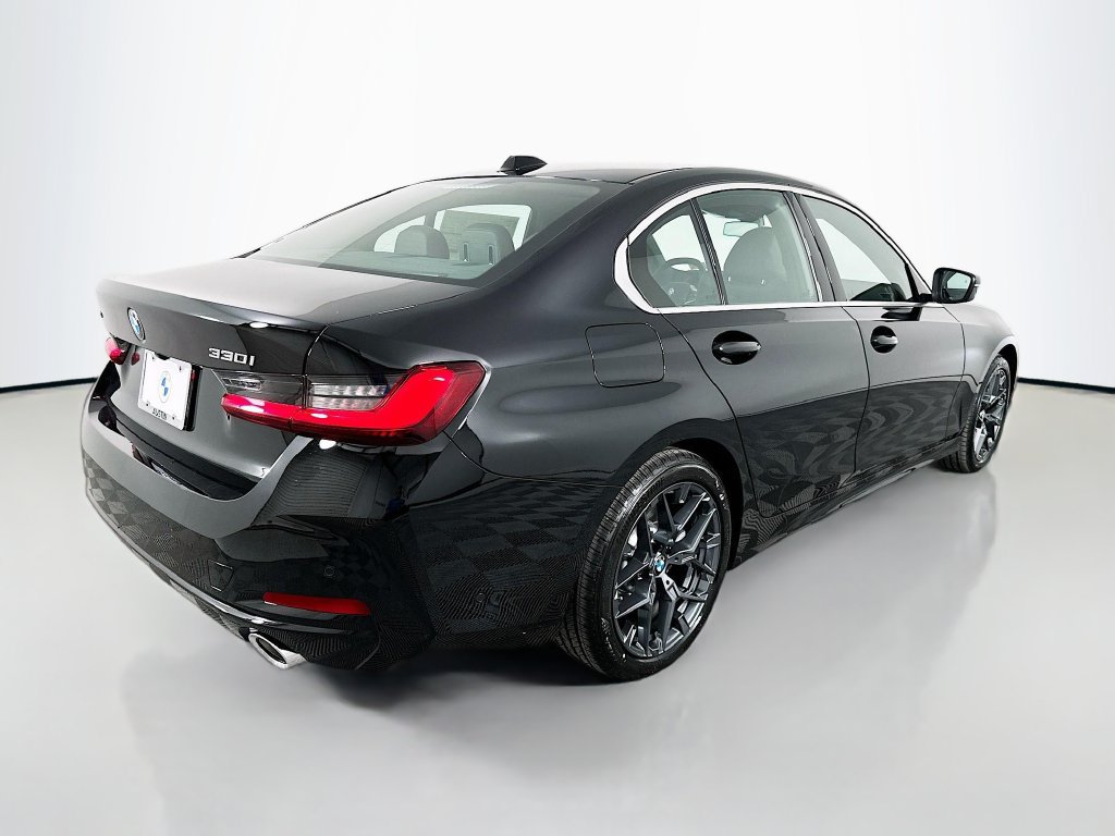 Used 2026 BMW 330i xDrive Sedan w/ Premium Package AWD/4WD image 5