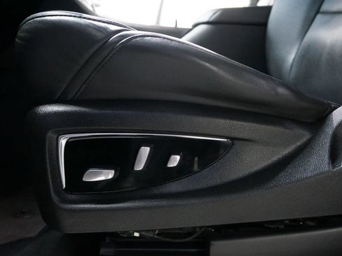 Used 2019 Cadillac Escalade Luxury image 12