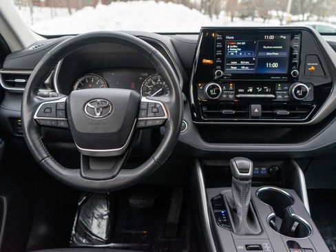 Used 2022 Toyota Highlander XLE image 13