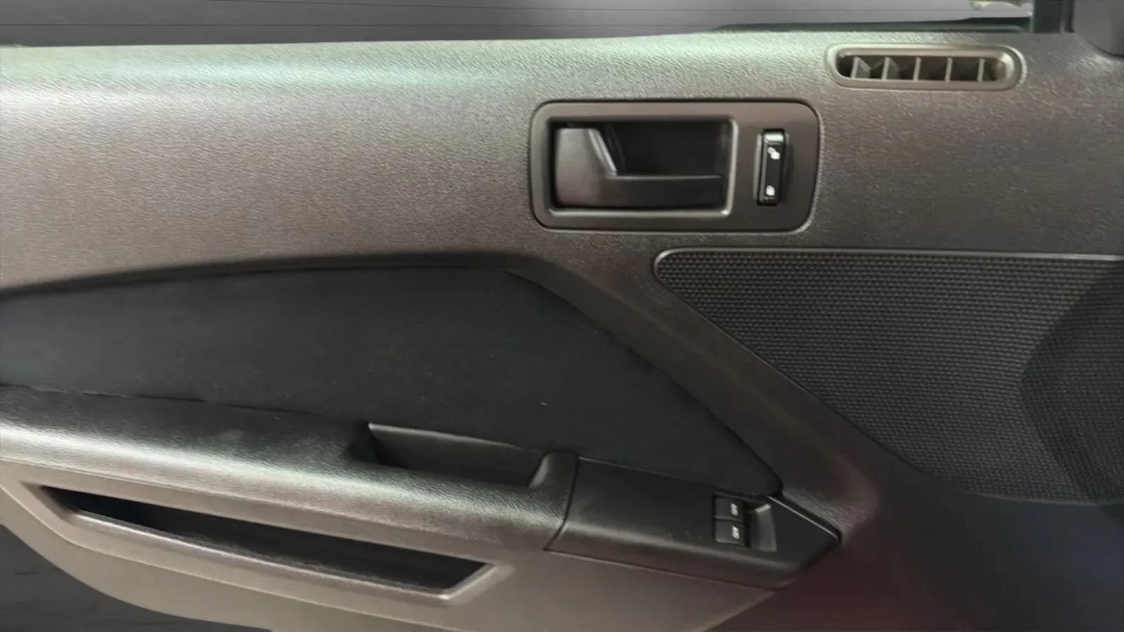 Used 2012 Ford Mustang GT RWD image 16