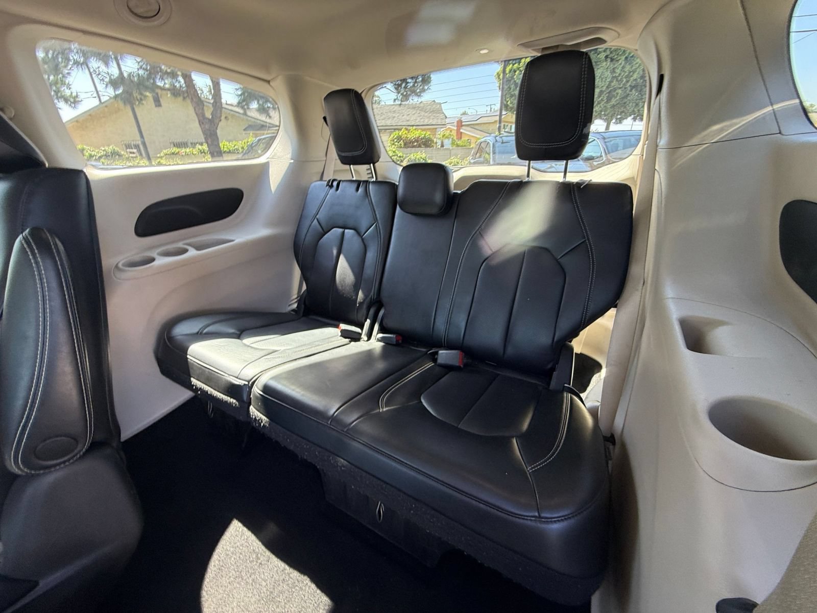 Used 2023 Chrysler Pacifica Touring-L FWD image 27