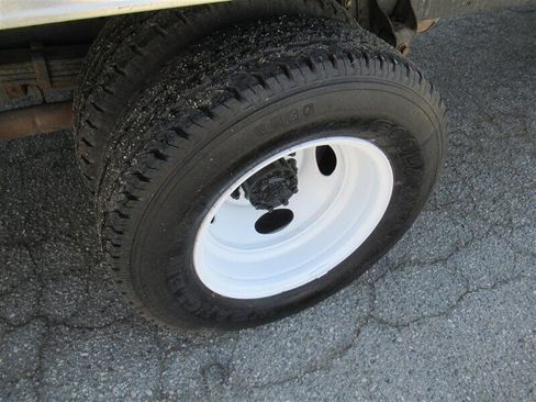 Used 2016 Ford E-350 and Econoline 350 Super Duty image 25