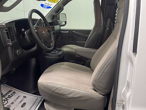 Used 2016 GMC Savana 2500 RWD image 2
