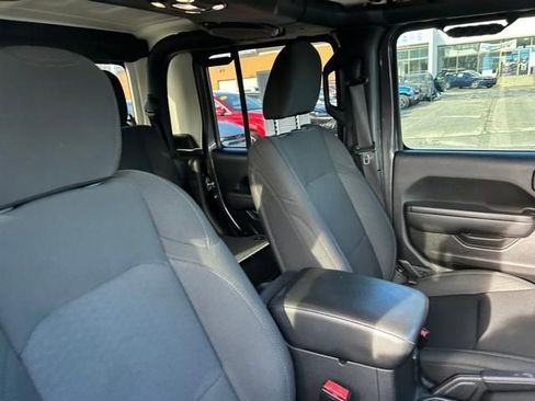Used 2021 Jeep Gladiator Willys image 32