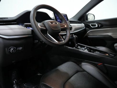 Used 2025 Jeep Compass Limited AWD/4WD image 11