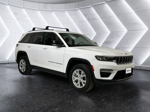 Used 2023 Jeep Grand Cherokee Limited w/ Luxury Tech Group II AWD/4WD image 1