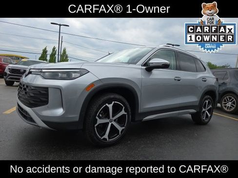 Used 2025 Volkswagen Tiguan SE AWD/4WD image 3