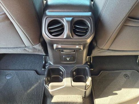 Used 2020 Jeep Gladiator Overland AWD/4WD image 24