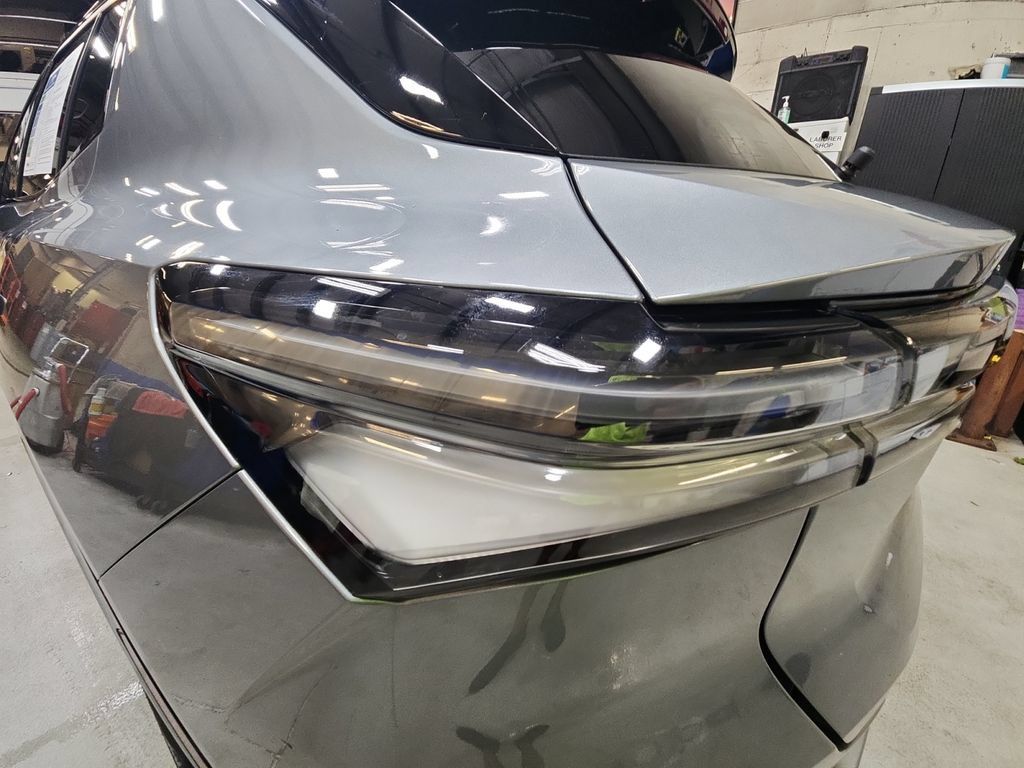 Certified 2026 Chevrolet Equinox EV RS w/ Convenience Package II AWD/4WD image 32