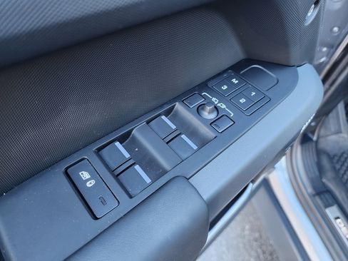 Used 2024 Land Rover Defender 130 X image 25