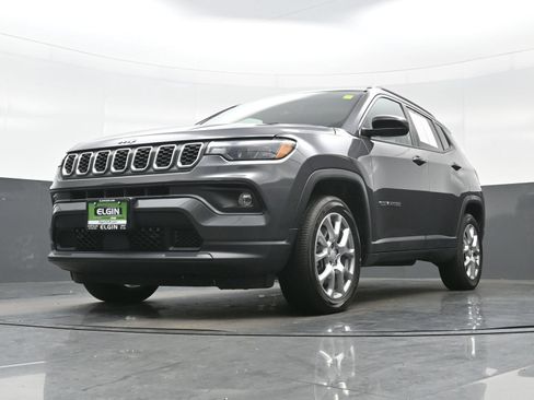 Used 2024 Jeep Compass Latitude AWD/4WD image 27