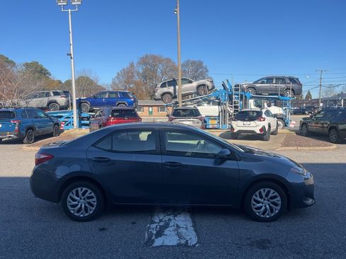 Used 2018 Toyota Corolla L image 3