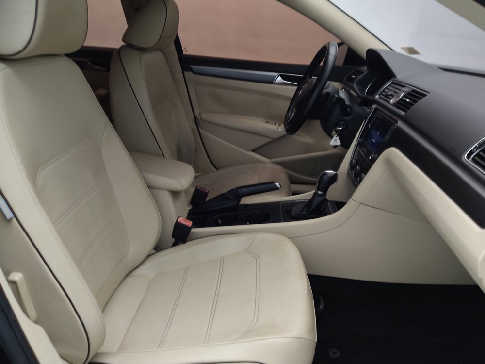 Used 2017 Volkswagen Passat 1.8T R-Line FWD image 21