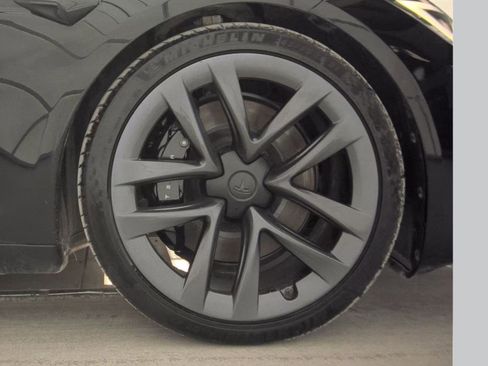 Used 2022 Tesla Model S Plaid image 11